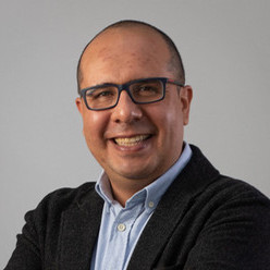 Dr. Diego Bustos